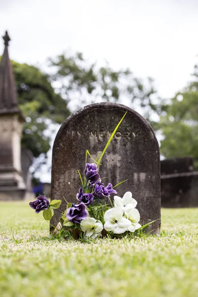 Detalj från kyrkogården Gravestonen — Stockfoto