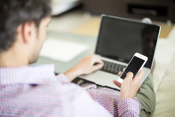 Young man freelancer — Stock Photo, Image