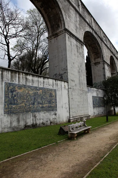 Betonnen muur in Lissabon — Stockfoto