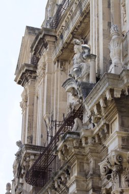 Bina Catania, İtalya