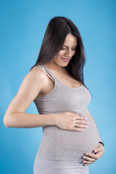 Mujer embarazada joven — Foto de Stock