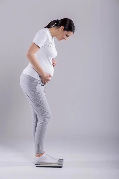 Woman checking weight — Stock Photo, Image