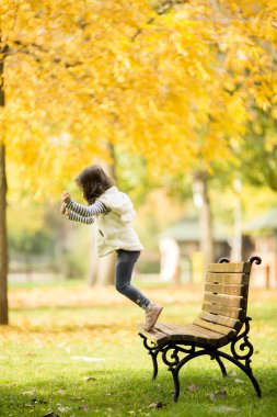 küçük kıza tezgah