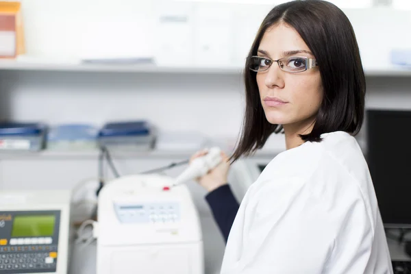 Young woman in the medical laboratory Stock Picture
