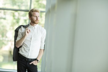 Genç Kızıl saçlı adam