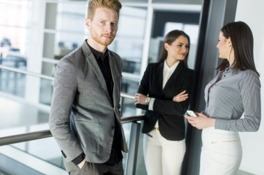 Ofiste çalışanlar.