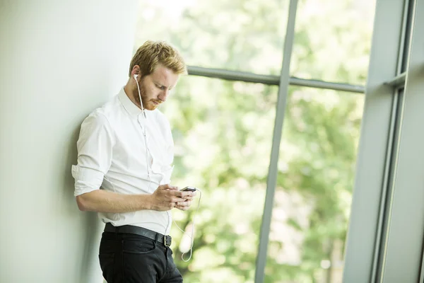 Man met mobiele telefoon — Stockfoto