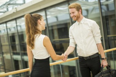 Gençler el sıkışma