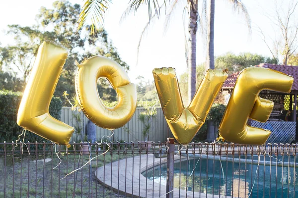 Sinal de amor ao ar livre — Fotografia de Stock