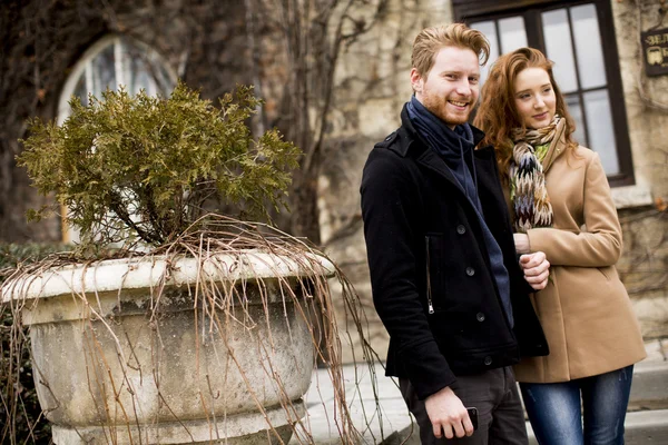 Red hair couple in park — Stock Photo, Image