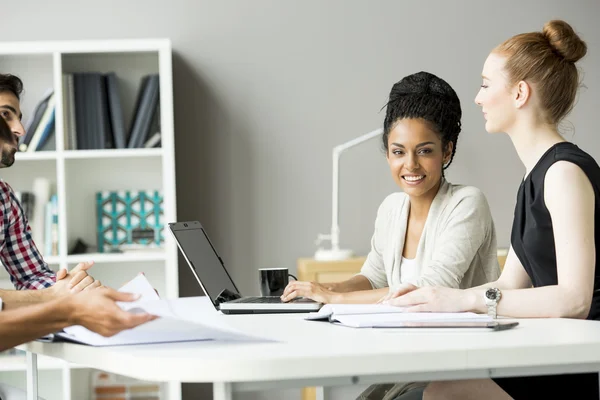 Young people in the office — Stock Photo, Image