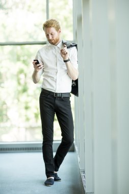 Genç Kızıl saçlı adam