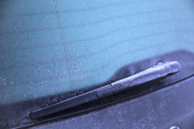 Dondurulmuş mavi cam