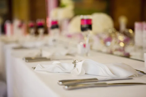 Σερβίρεται τραπέζι γάμου με κίοσκια — Φωτογραφία Αρχείου