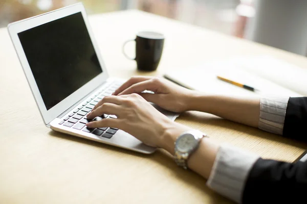 Woman working in the office — Stock Photo, Image