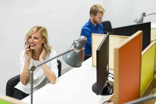 Young people in the office — Stock Photo, Image