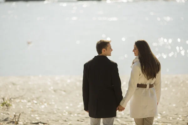 Ouple in the autumn park — Stock Photo, Image