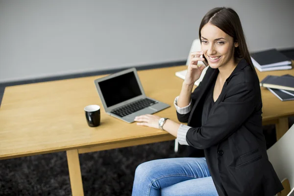 Woman working in the office — Stock Photo, Image