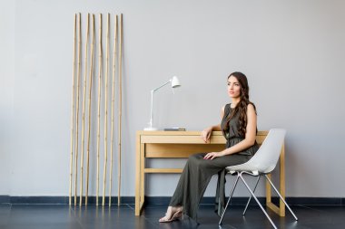 Ofiste çalışan kadın.