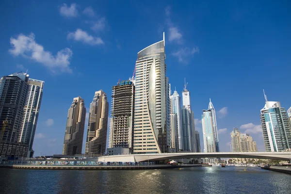 Modern gökdelenler görüntüleme