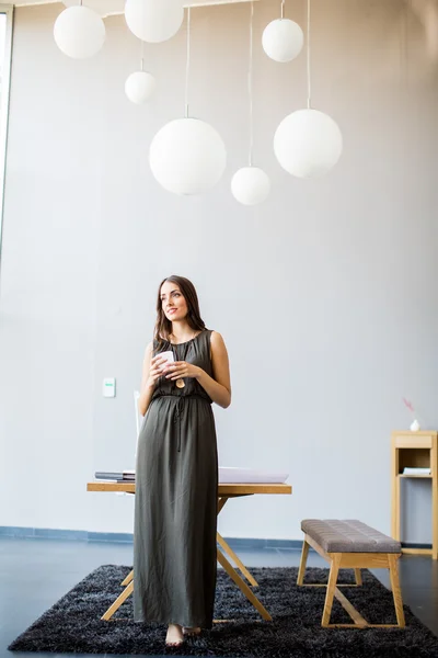 Young woman in the room — Stock Photo, Image