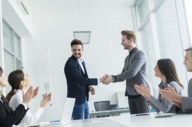 Ofiste çalışanlar.