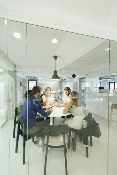 Young people in the office — Stock Photo, Image