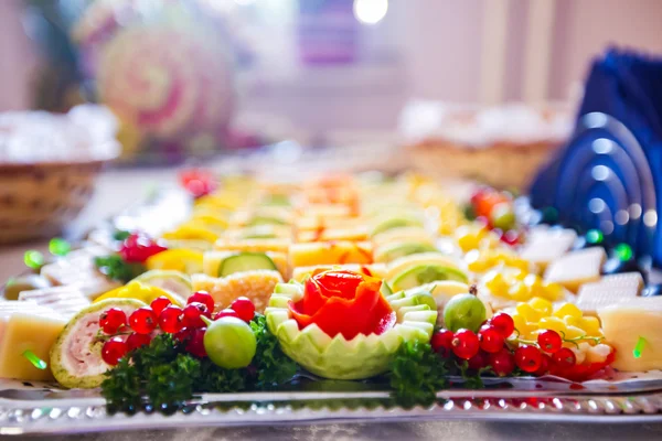 Comida servida en un plato — Foto de Stock