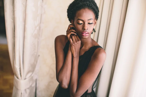 Jovem mulher negra — Fotografia de Stock