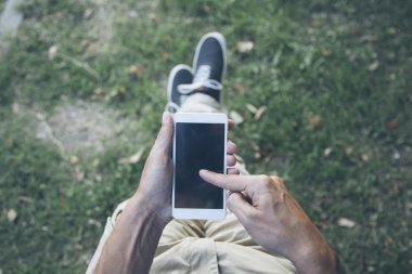 Cep telefonu olan adam.