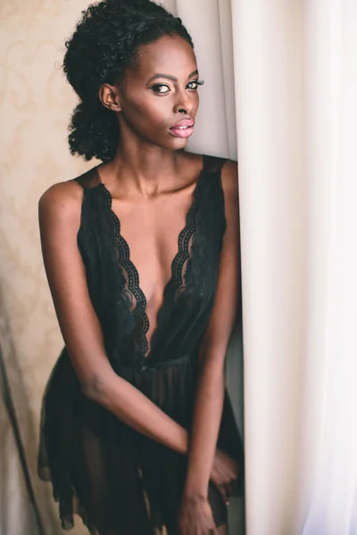 Jovem mulher negra — Fotografia de Stock