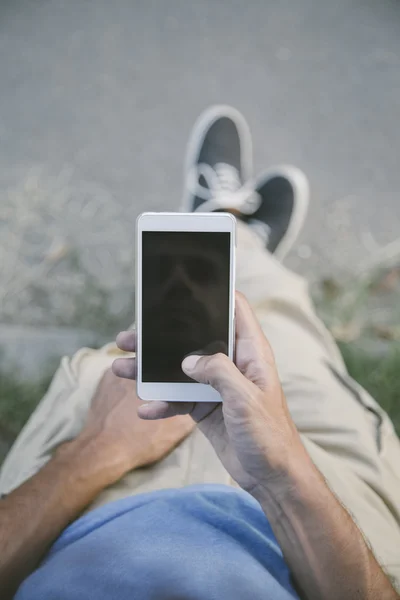 Homem com telefone móvel — Fotografia de Stock