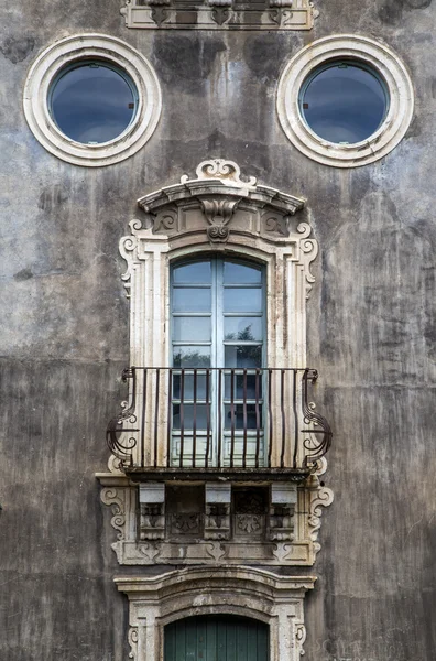 Altes Fenster in Catania — Stockfoto