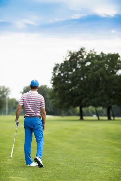 Άνθρωπος που παίζει γκολφ — Φωτογραφία Αρχείου