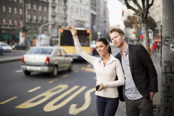 Persone in attesa di autobus — Foto Stock