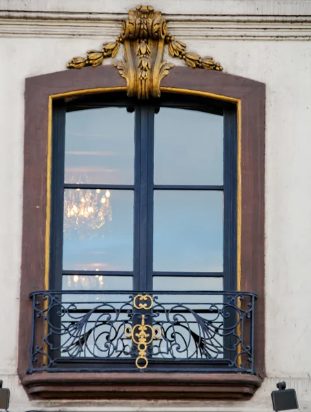 Hagyományos ablak, Párizs — Stock Fotó