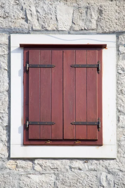 Oude houten venster — Stockfoto