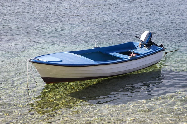 Small fishing boat — Stock Photo, Image