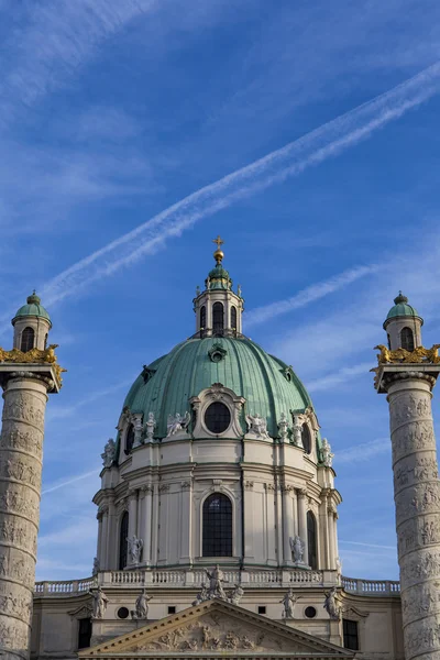 Karlskirche，巴洛克式教堂在维也纳 — 图库照片