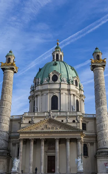 Karlskirche，巴洛克式教堂在维也纳 — 图库照片