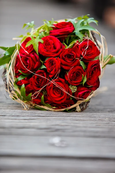 Wedding rings and bouquet — Stock Photo, Image