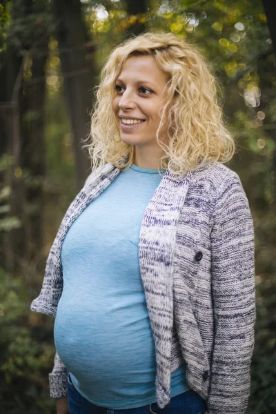 Young pregnant woman — Stock Photo, Image