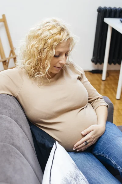 Young pregnant woman — Stock Photo, Image