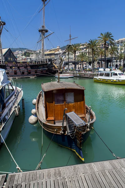 Il Galeone Neptune navio pirata em Génova — Fotografia de Stock