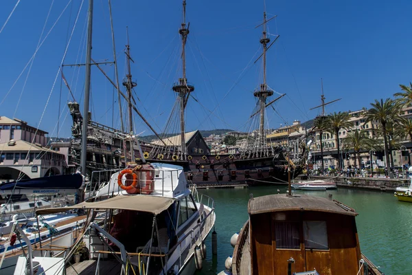 Il Galeone Neptune navio pirata em Génova — Fotografia de Stock