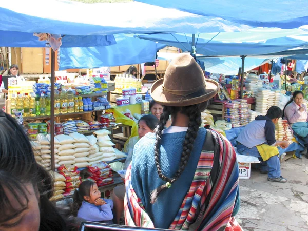 Pessoas não identificadas no mercado — Fotografia de Stock