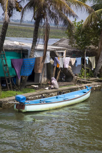 Unindetified vrouw op backwaters van Kerala — Stockfoto