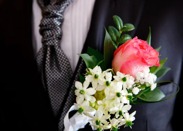 Grooms suit and boutonniere — Stock Photo, Image