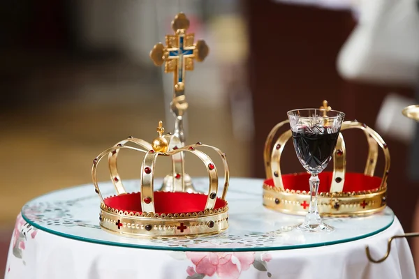 Crowns and cross in the church — Stock Photo, Image
