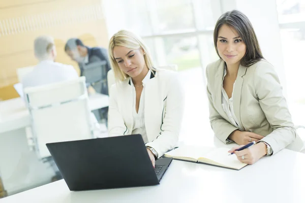 Young people in the office — Stock Photo, Image